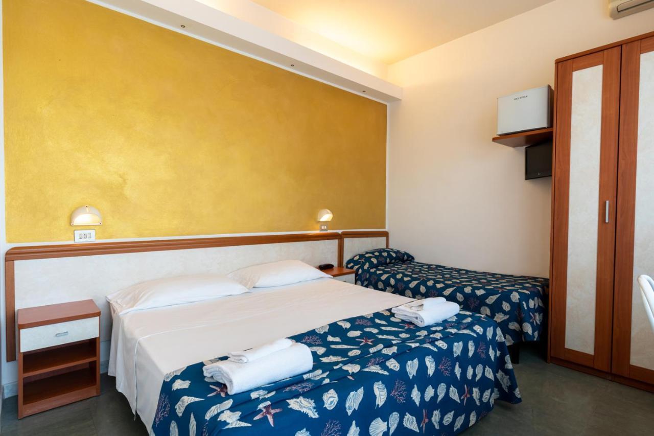 Hotel Montmartre Rimini Dış mekan fotoğraf