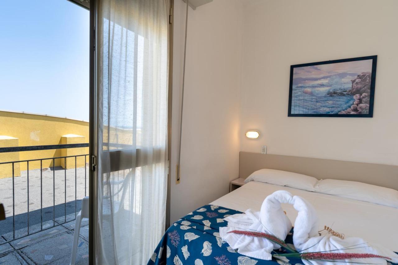 Hotel Montmartre Rimini Dış mekan fotoğraf