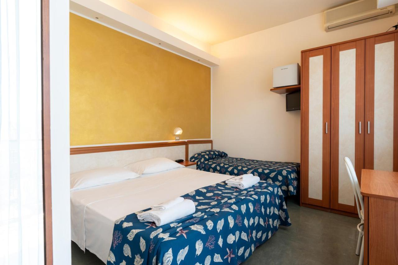 Hotel Montmartre Rimini Dış mekan fotoğraf