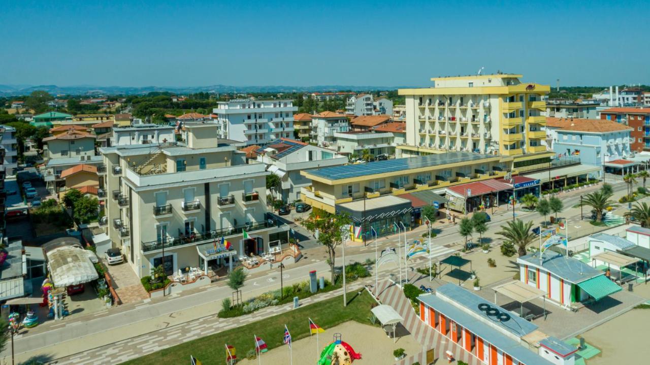 Hotel Montmartre Rimini Dış mekan fotoğraf