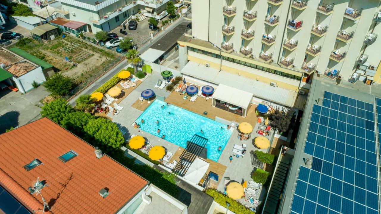 Hotel Montmartre Rimini Dış mekan fotoğraf